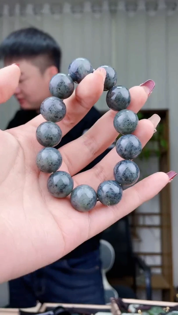 【闪购商品】和田玉挂件未镶嵌拍一发一，多样性发货