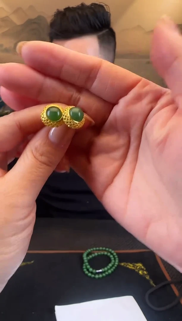 未镶嵌和田玉耳饰圆蛋面