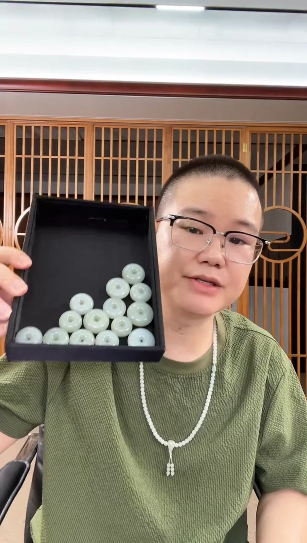 吊坠(不含链)未镶嵌和田玉且末青白  平安扣 多样性发一