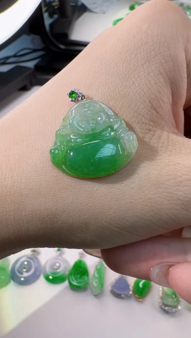 颈饰18K金镶嵌翡翠缅甸A货翡翠