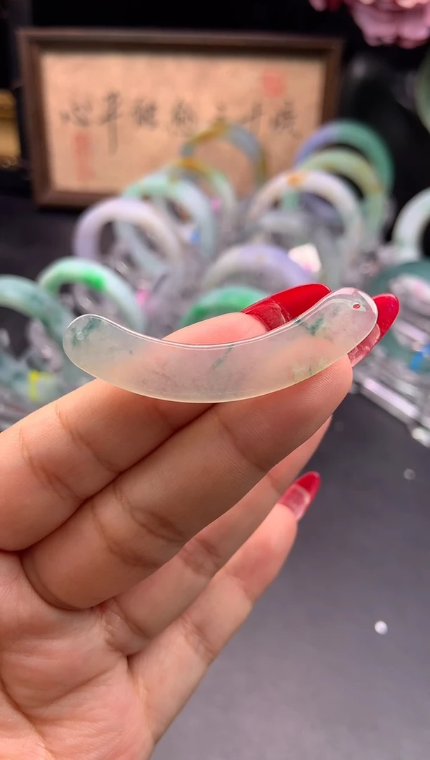 颈饰未镶嵌翡翠玉璜