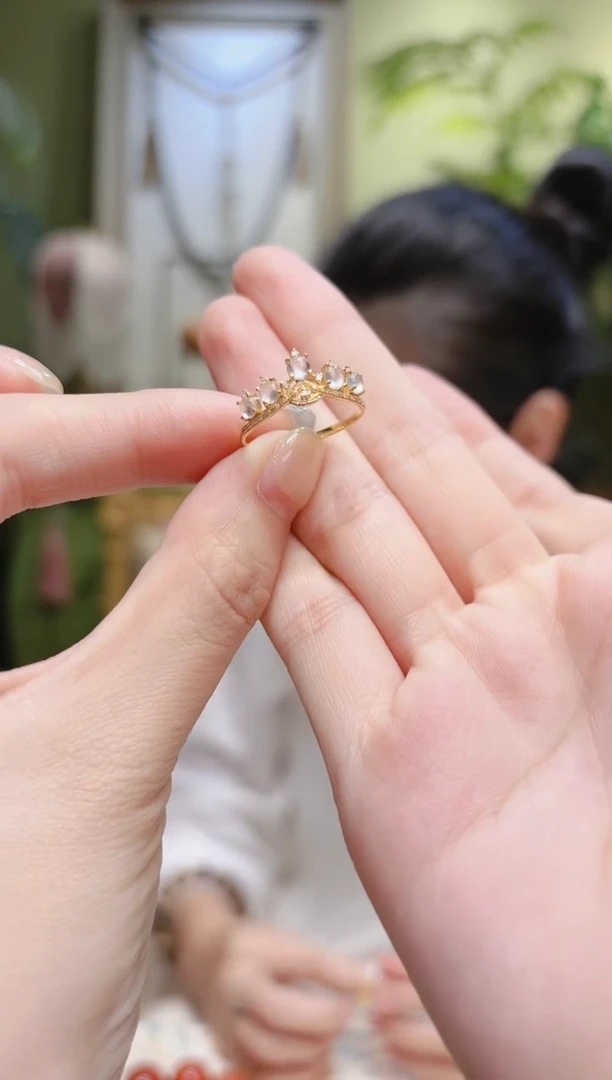 【闪购商品】翡翠戒指18K金镶嵌皇冠翡翠排戒