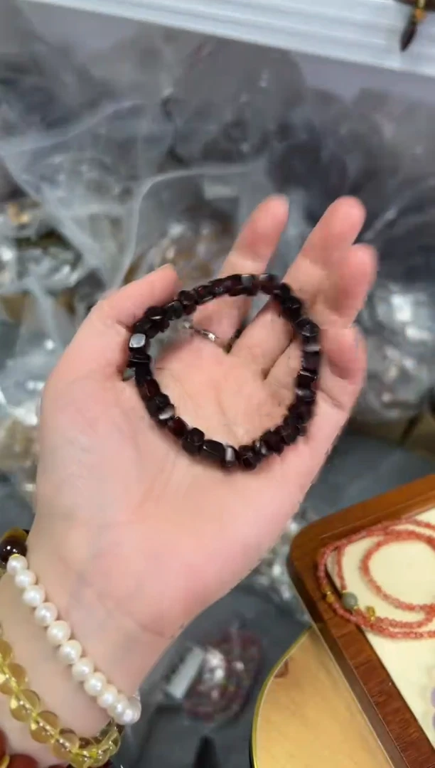 【闪购商品】血珀手链未镶嵌血翳琥珀珀随行方块手链[0005]