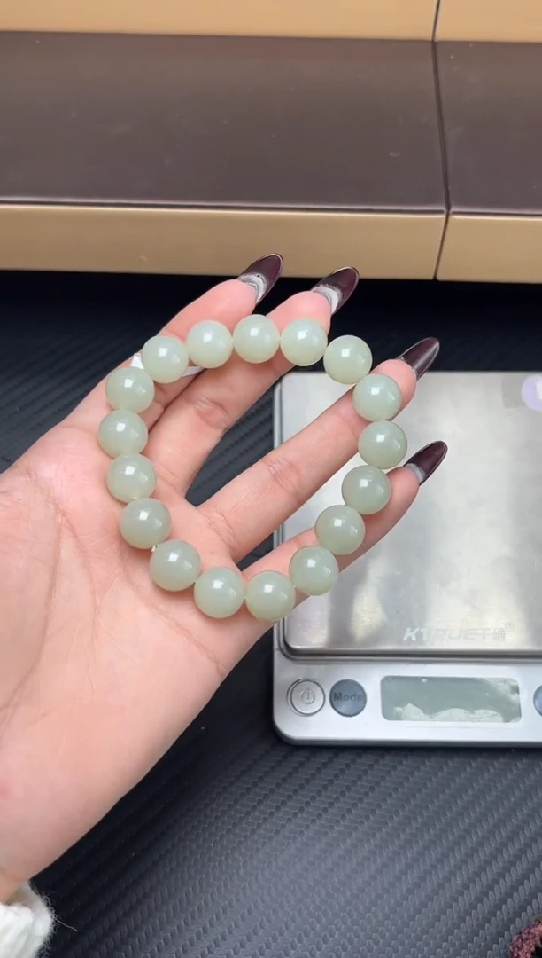 未镶嵌手串和田玉于田微色差卡12M