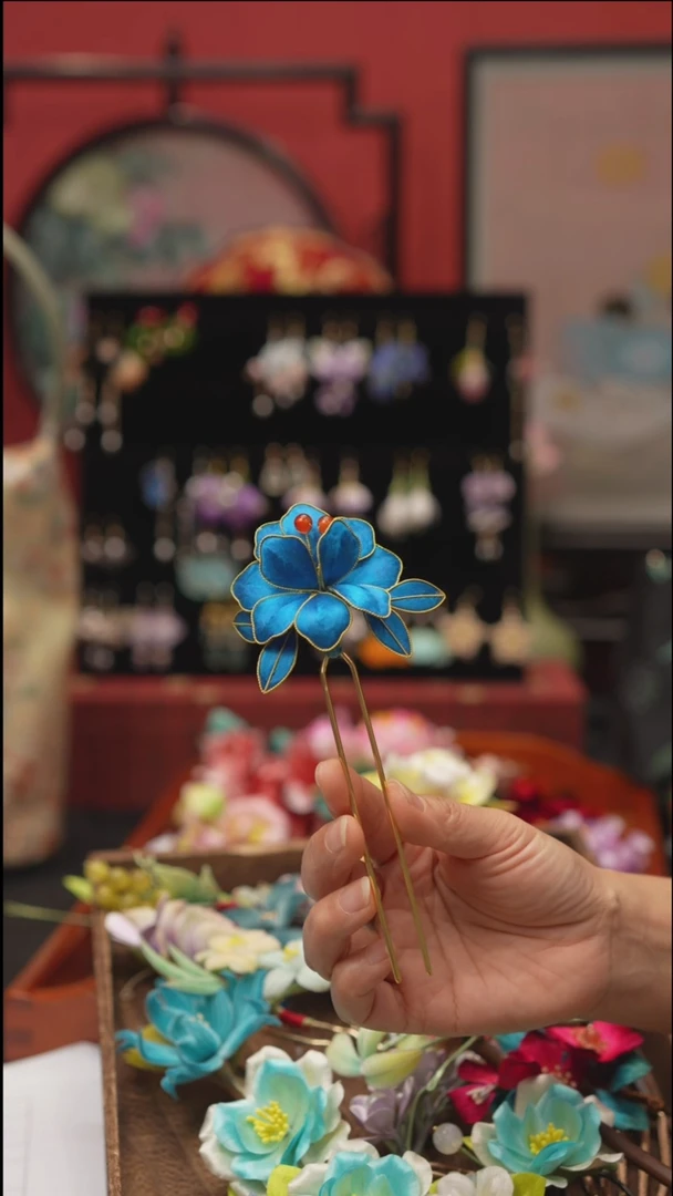 刺绣非遗绒花饰品