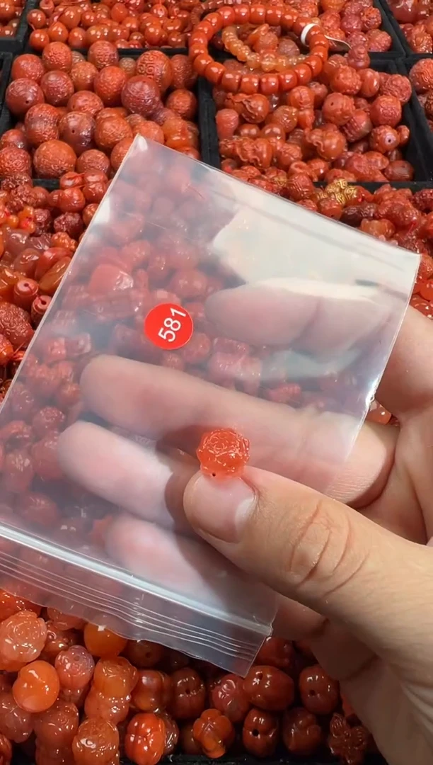南红玛瑙未镶嵌颈饰1