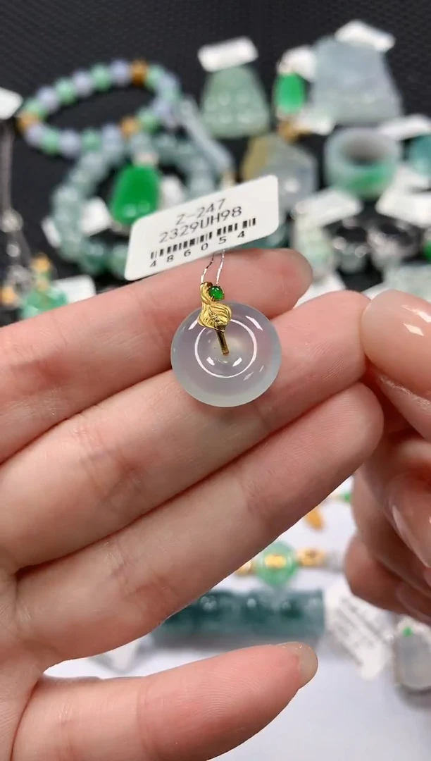 颈饰18K金镶嵌翡翠50