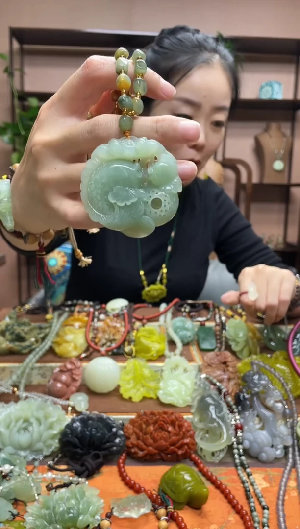 未镶嵌岫玉吊坠·