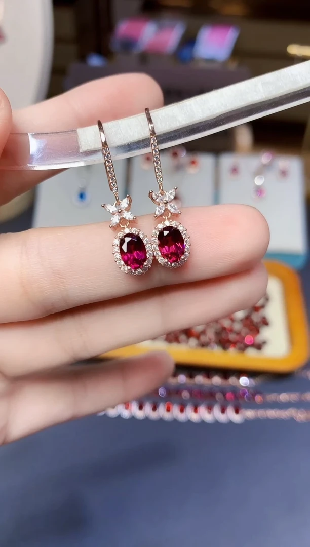 银S925镶嵌耳钩石榴石天然镁铝