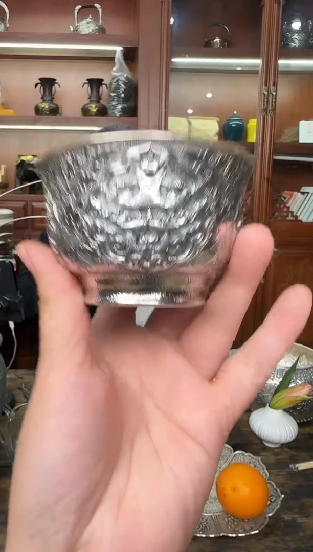 卷***比足银精工手工八宝錾刻双层主人杯