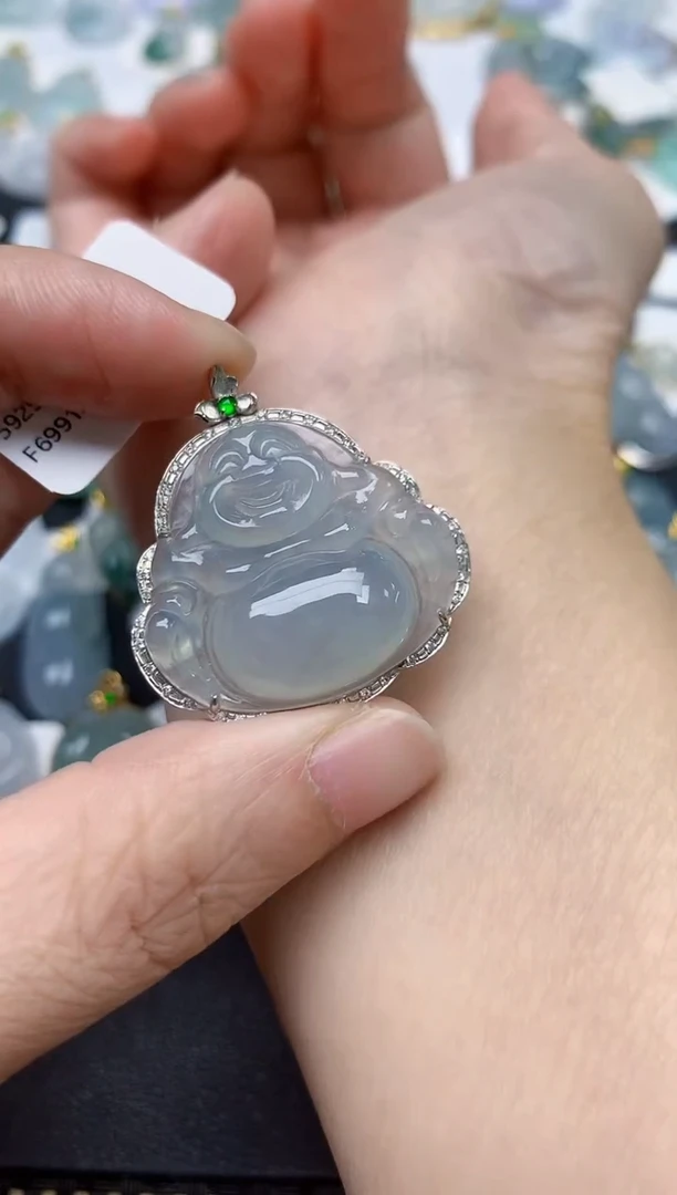 颈饰18K金镶嵌翡翠若*天然缅甸A货翡翠