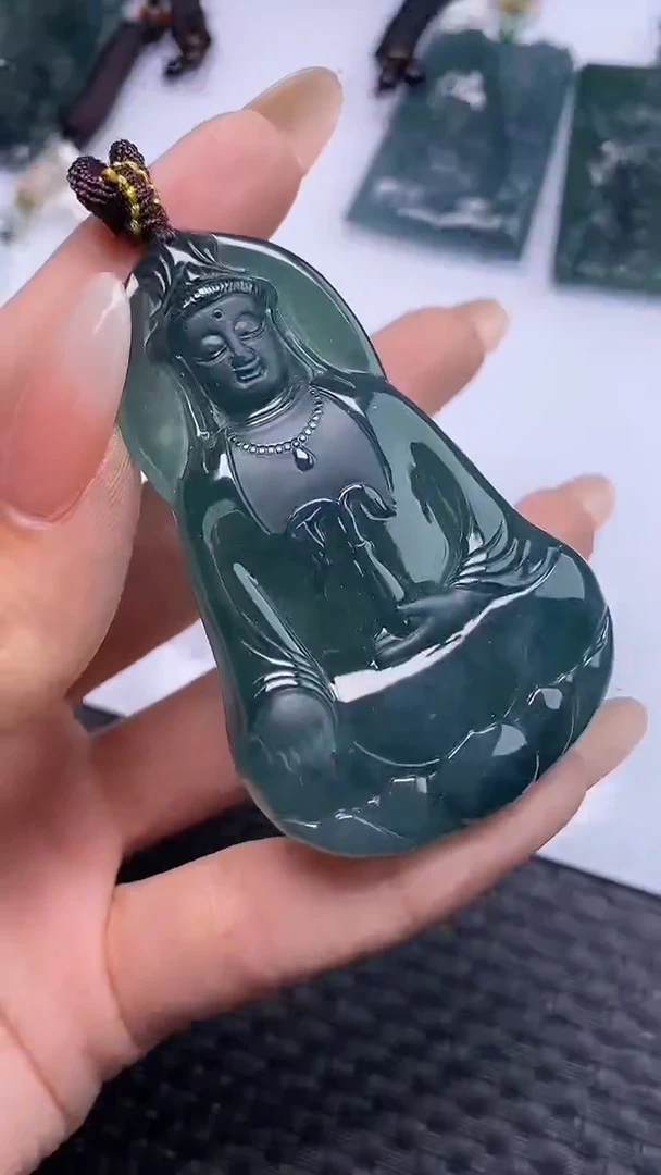 颈饰未镶嵌翡翠