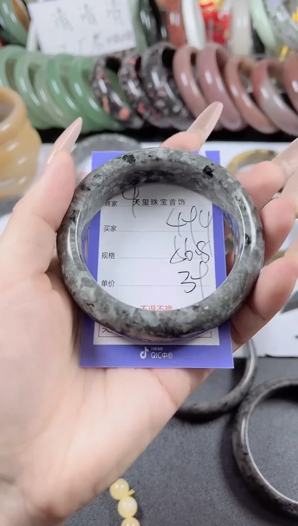 未镶嵌手镯石英质玉494