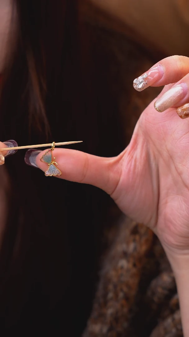 18K金镶嵌设计碧玺蝴蝶