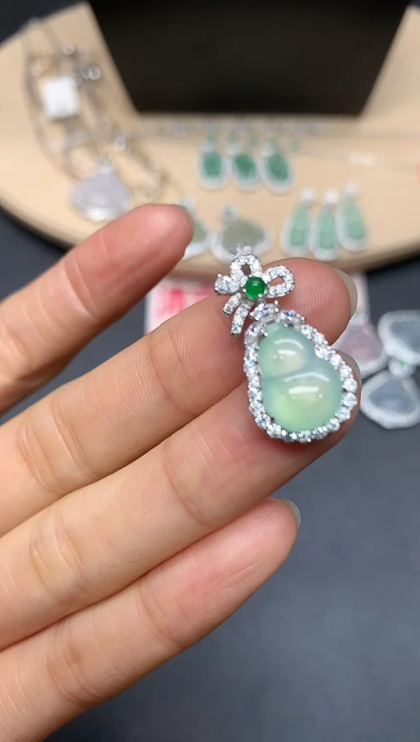 【闪购商品】翡翠吊坠(不含链)银S925镶嵌葫芦【多样性发其一】