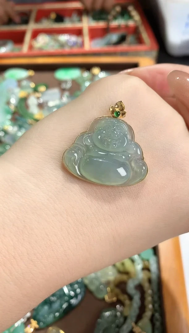 颈饰18K金镶嵌翡翠2025111701