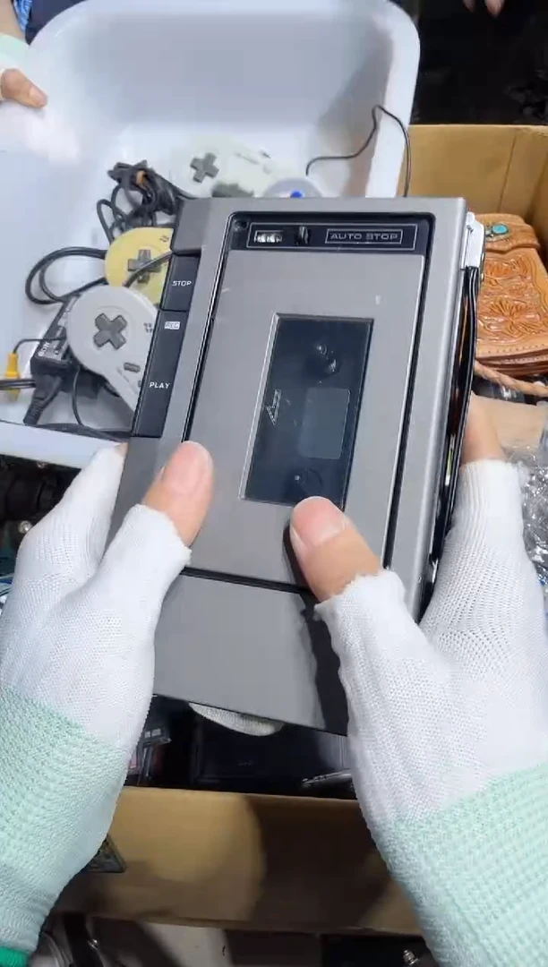 8新鬼*哥   834中古商品，瑕疵品，不保好坏。