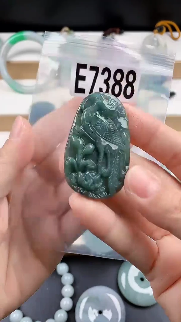 颈饰未镶嵌翡翠天然翡翠吊坠挂件