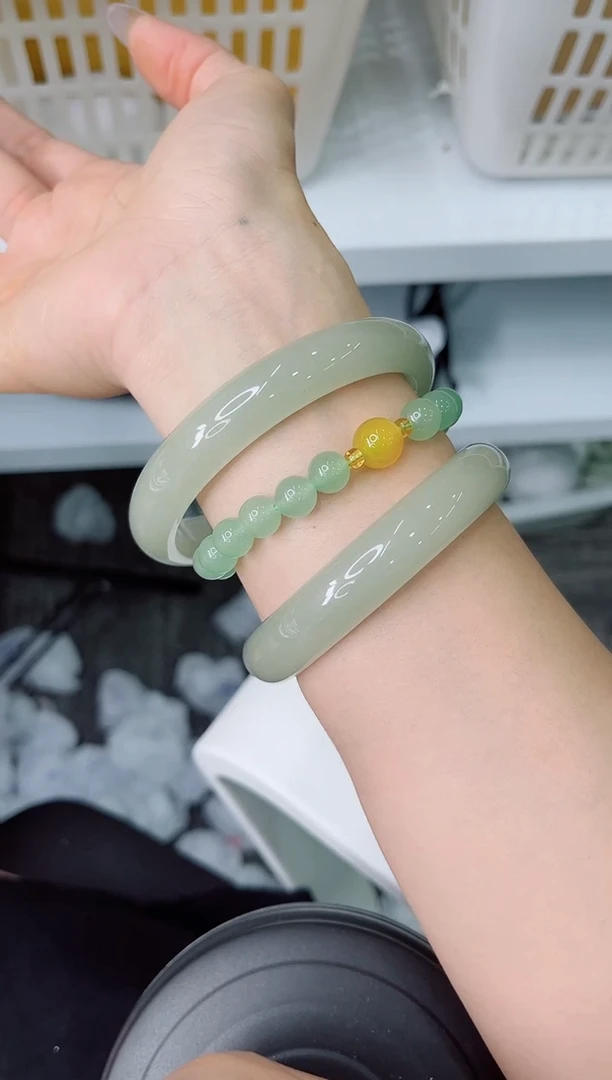 未镶嵌手镯石英质玉72-66