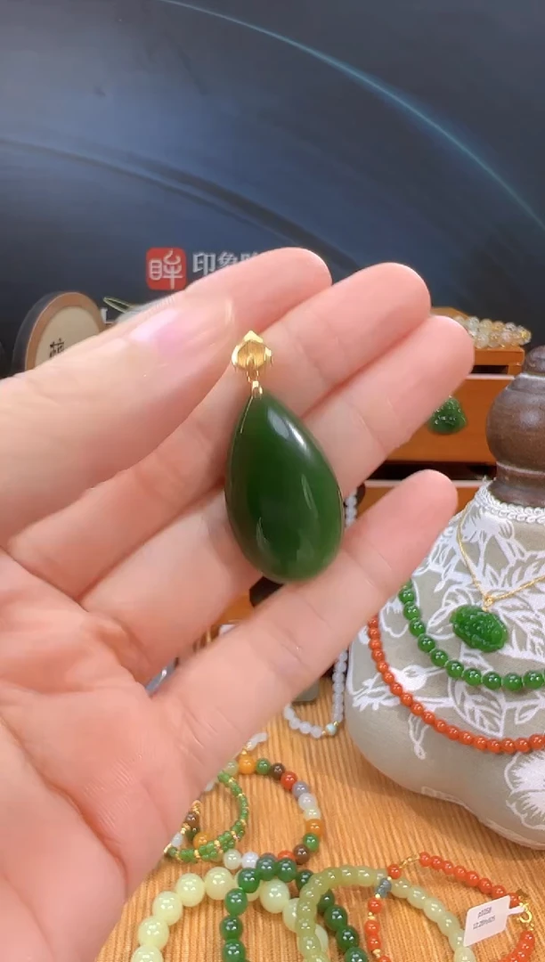 颈饰18K金镶嵌和田玉多样性拍一发一 cg