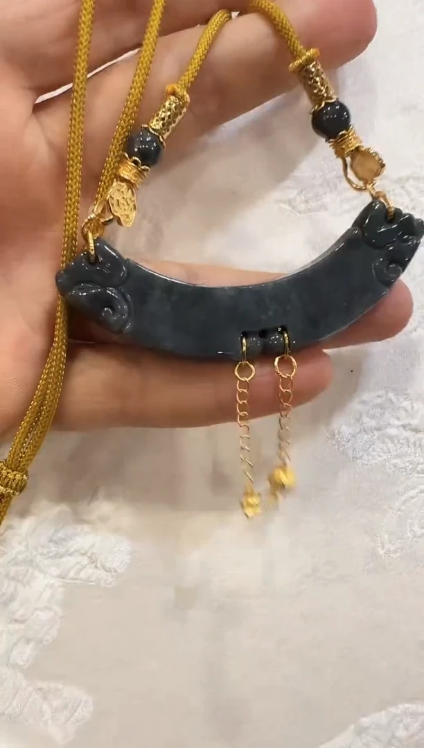 翡翠未镶嵌颈饰国风