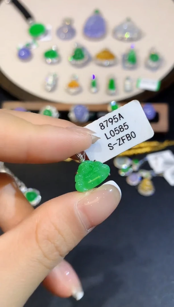 翡翠18K金镶嵌吊坠(不含链)L0585多样性发其一