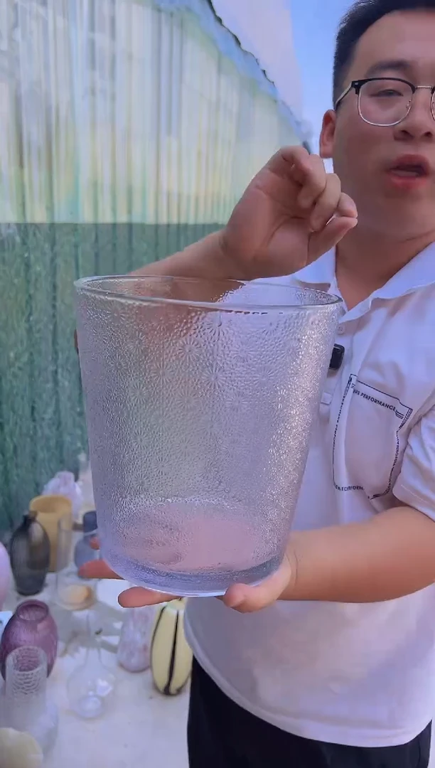 玻璃可插鲜花用于客厅装饰