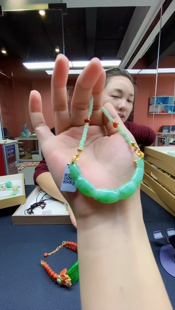 颈饰未镶嵌翡翠吊坠