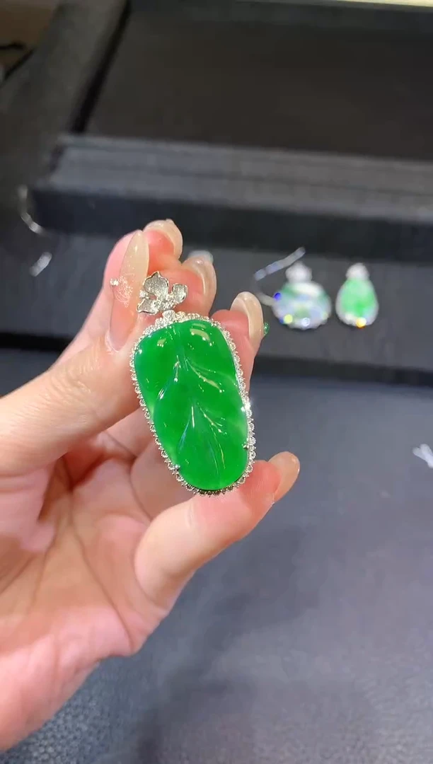 翡翠18K金镶嵌吊坠(不含链)231-叶子