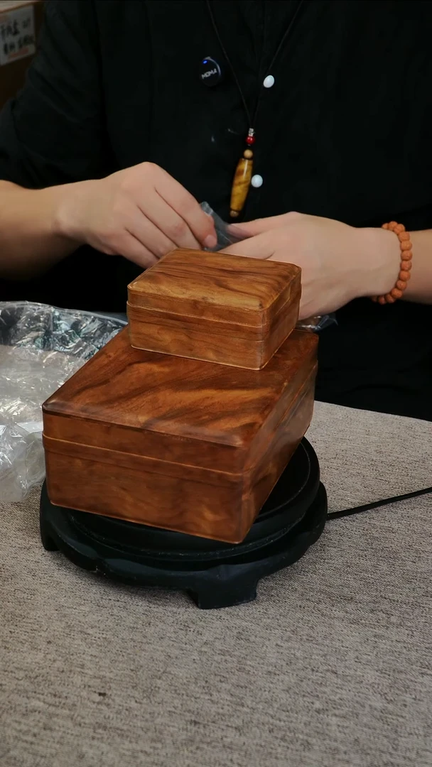 金丝楠s*y一木一器满花字母盒纯手工3个