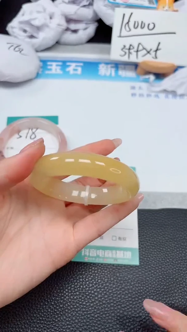 【闪购商品】石英质玉手镯未镶嵌379