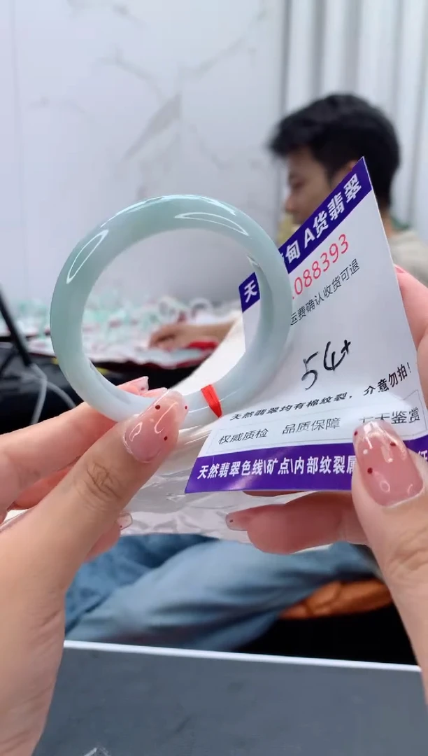 未镶嵌手镯翡翠有纹，完美者勿拍