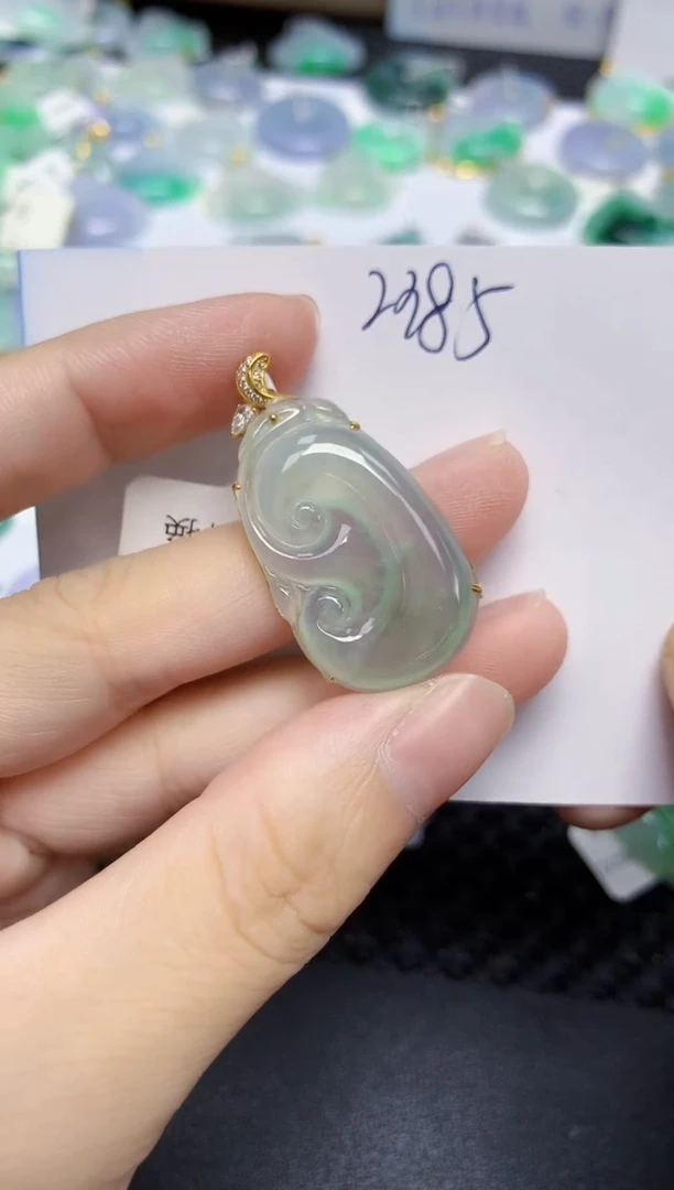 翡翠18K金镶嵌颈饰天然缅甸翡翠A货