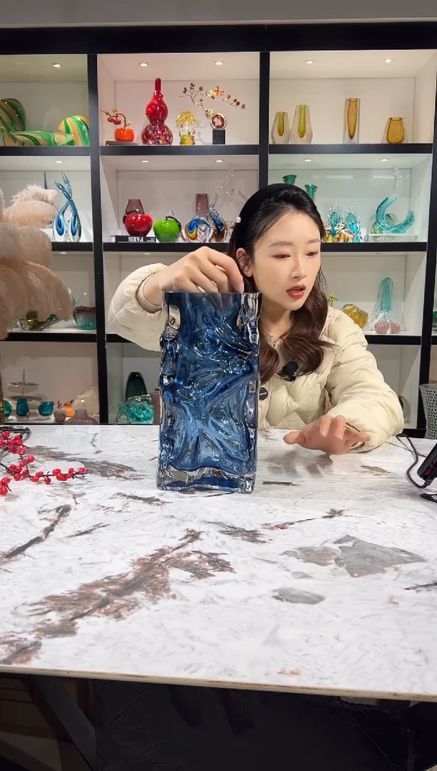 设计师款蓝色花瓶