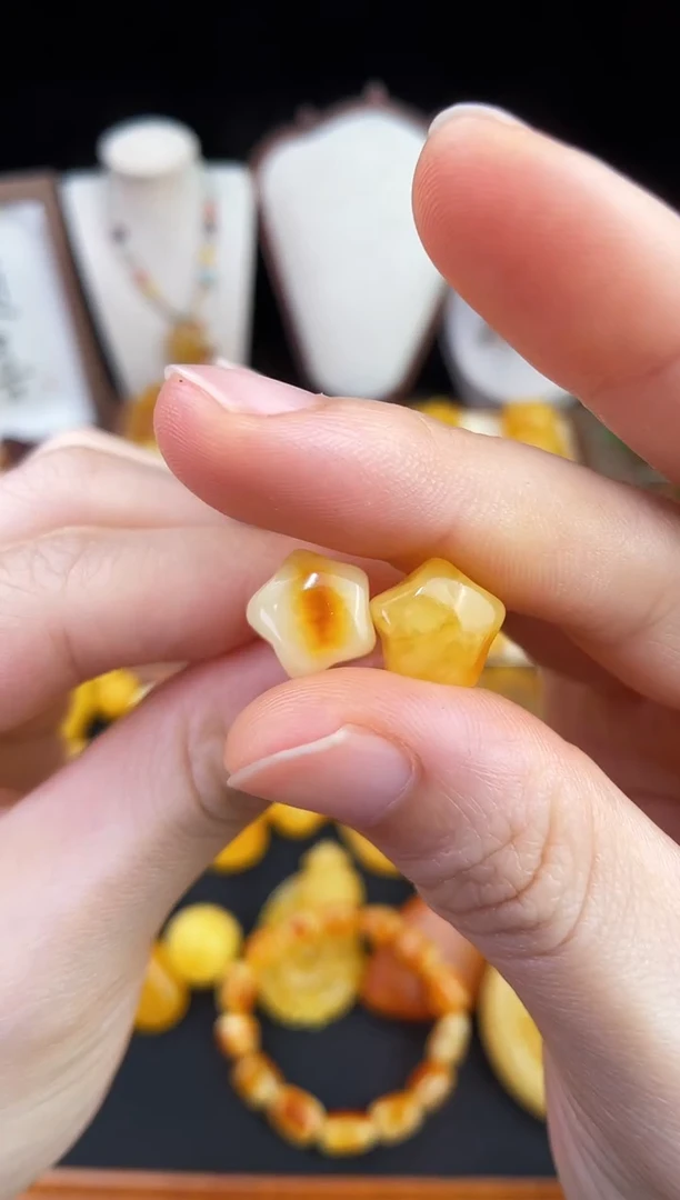 琥珀未镶嵌珠宝奇石柒月