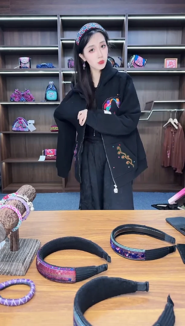 织绣50蒙阿苏苗绣传承店
