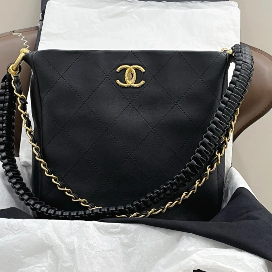 99新 Chanel/香奈儿 23A hobo 黑金 单肩水桶包 /7SH39685