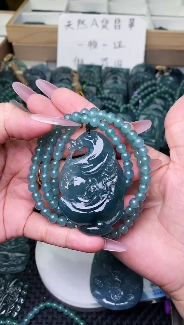 颈饰未镶嵌翡翠