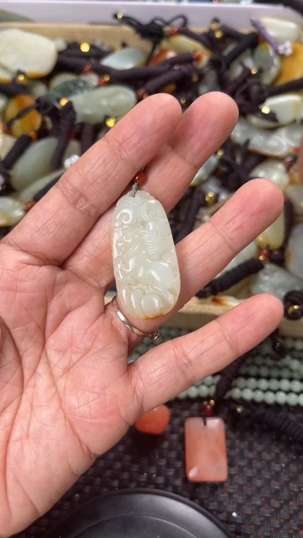 【闪购商品】和田玉颈饰未镶嵌多样性发货没有证书拍一发一有瑕