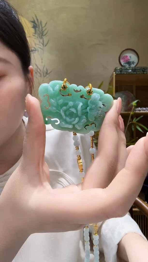 翡翠未镶嵌颈饰吊坠