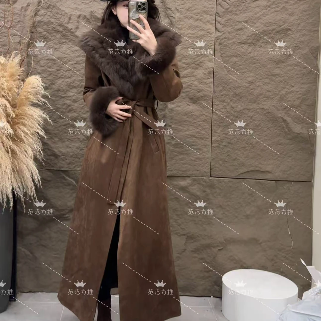 范范力推--2025新款高级感狐狸毛领长款收腰羽绒服白鸭绒外套