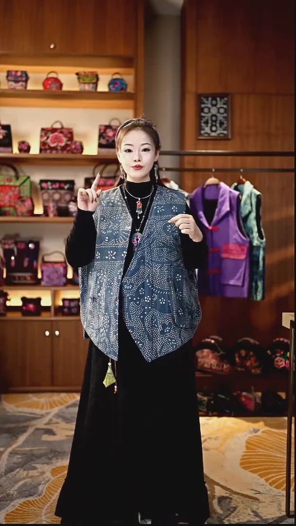 刺绣私人定制苗族手工衣服Z9728