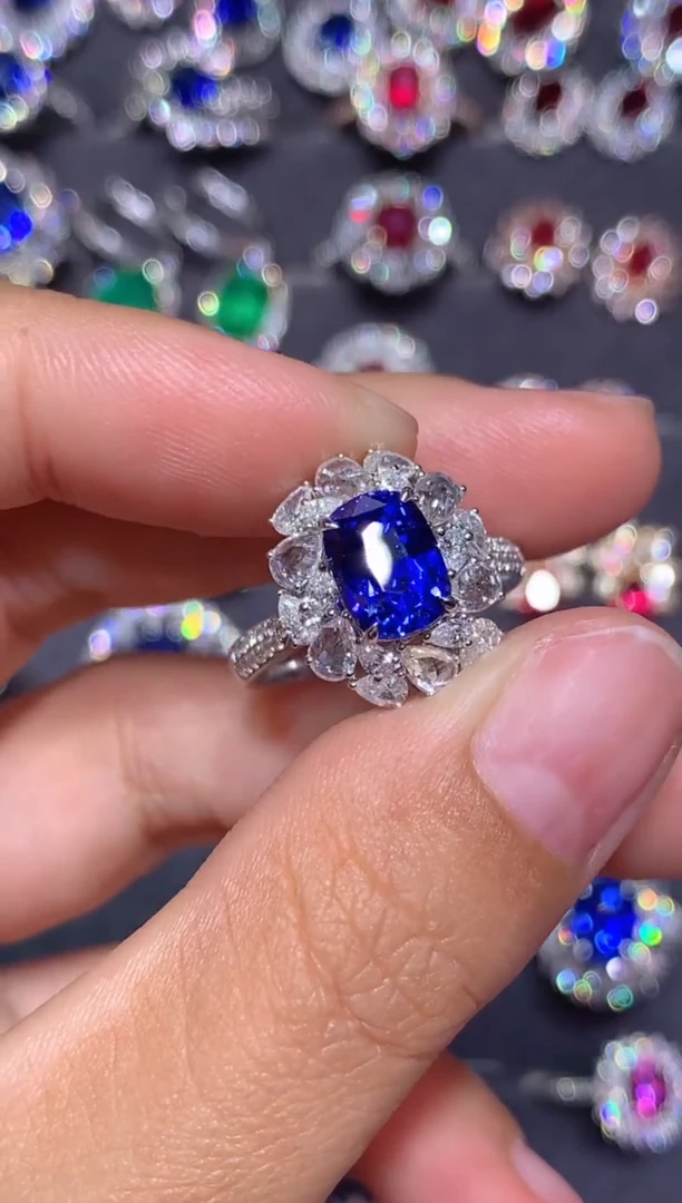 戒指蓝宝石18K金镶嵌3.12CT