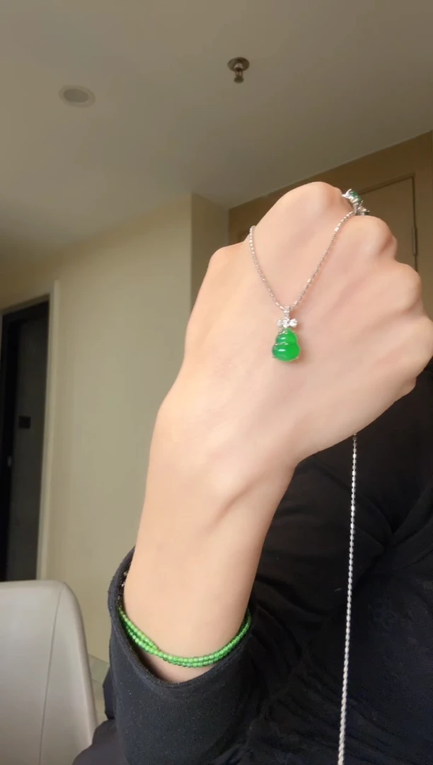 【闪购商品】翡翠吊坠(不含链)18K金镶嵌天然翡翠吊坠