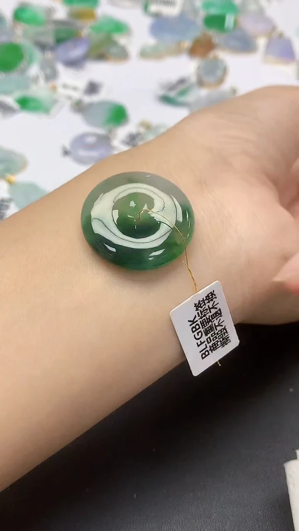 翡翠未镶嵌颈饰 天然缅甸a货翡翠