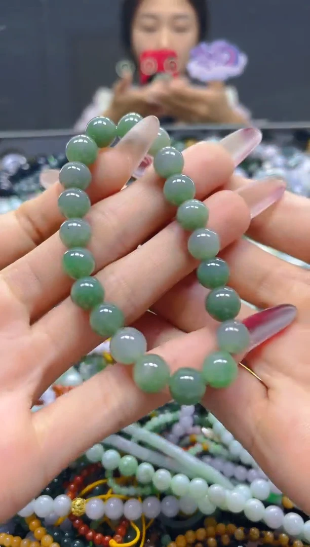 颈饰未镶嵌翡翠8MM/B/翡翠A货，一件也是批发价