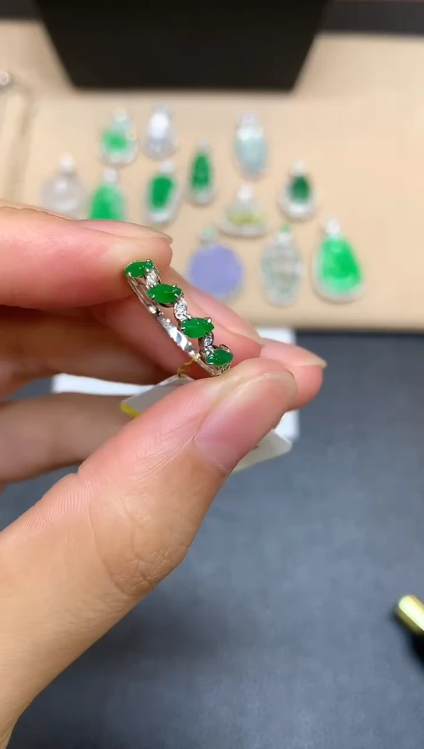 18K金镶嵌戒指翡翠蛋面【无服务费