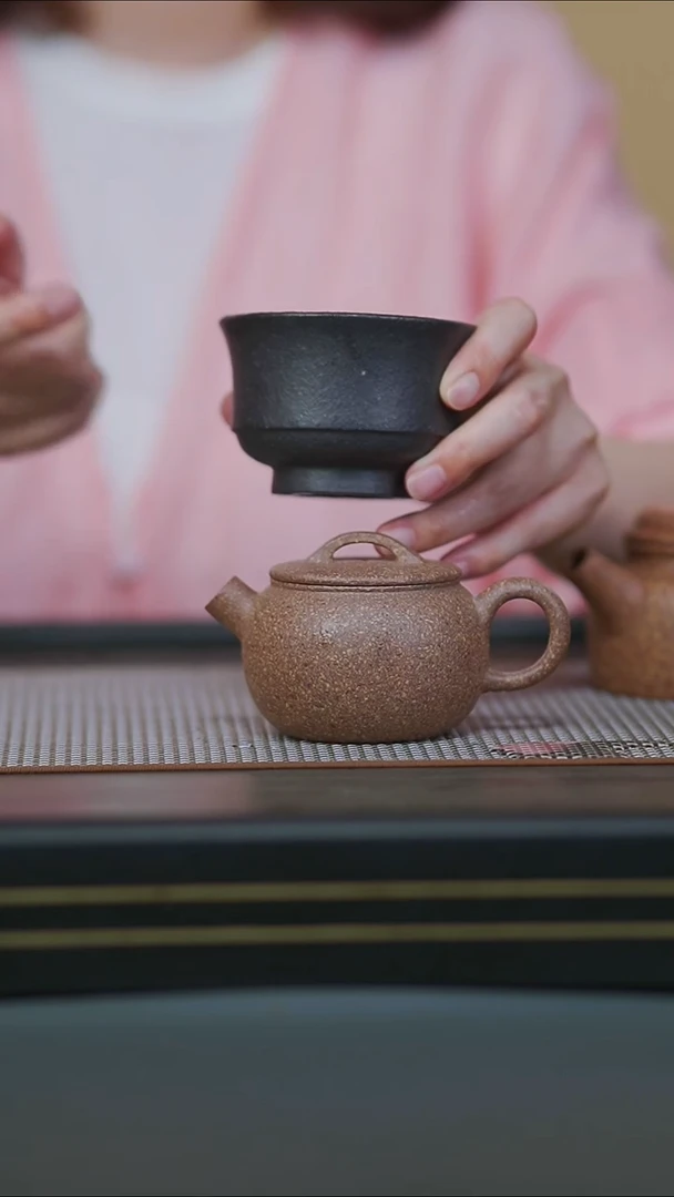 茶壶紫砂L****8全手冷金黄苹果巨轮160cc+红降坡唔灰压手杯