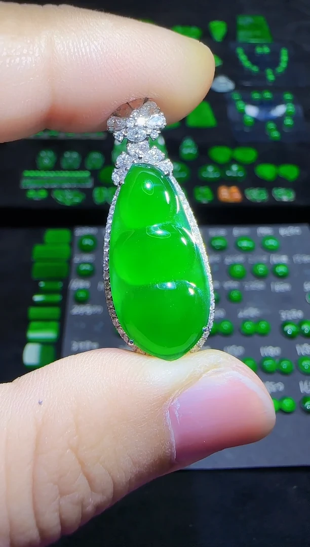 18K金镶嵌裸石翡翠福豆天然翡翠A货