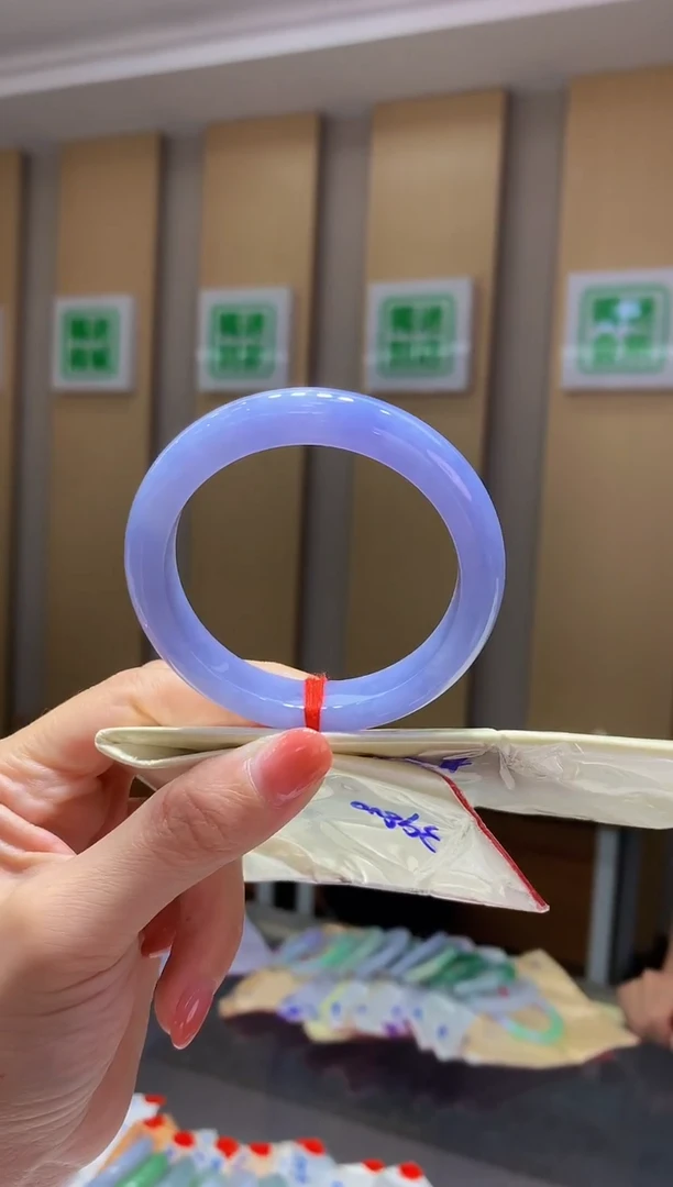 翡翠手镯未镶嵌鬼****3-Q64圈口